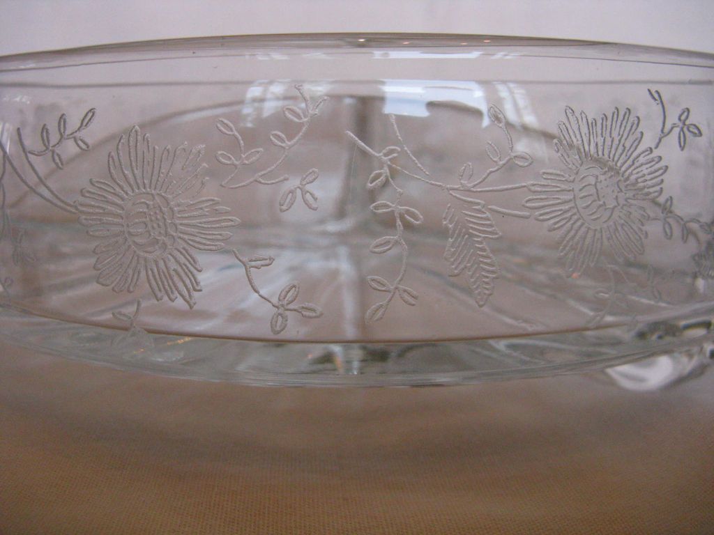 Viking Glass Prelude Three Part Lidded Candy Dish Viking Glass Prelude Three Part Lidded Candy Dish
