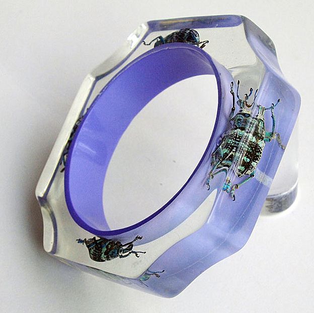 Lavender lucite bracelet with real insects Lavender lucite bracelet with real insects