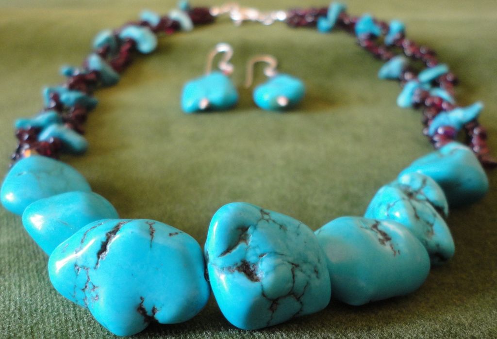 Gorgeous Turquoise Nugget Set on Garnet Necklace With Earrings Set Gorgeous Turquoise Nugget Set on Garnet Necklace With Earrings Set