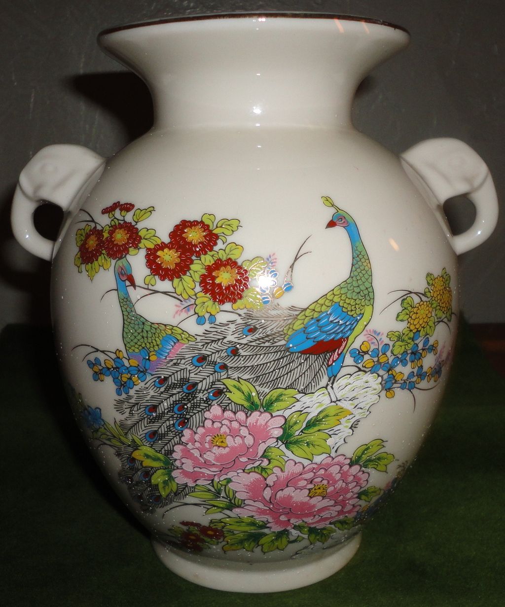No.CH 001 Tozai Koeki Peacock Ceramic Japanese Vase No.CH 001 Tozai Koeki Peacock Ceramic Japanese Vase
