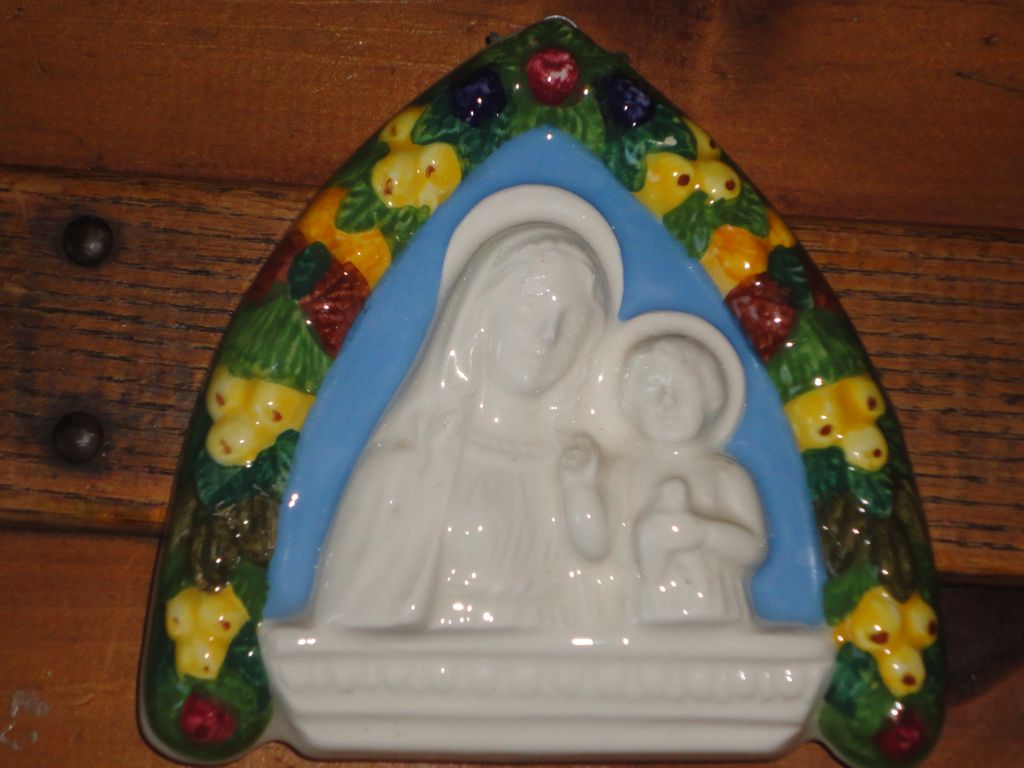 Della Robbia Madonna and the Child Ceramic Wall Plaque 106/220 Della Robbia Madonna and the Child Ceramic Wall Plaque 106/220