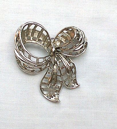 Signed Coro Silver Tone Bow Pin Brooch Signed Coro Silver Tone Bow Pin Brooch