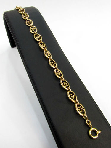 Delightful Vintage French 18 Carat Gold Filigree Bracelet 6.85 Grams. Delightful Vintage French 18 Carat Gold Filigree Bracelet 6.85 Grams.