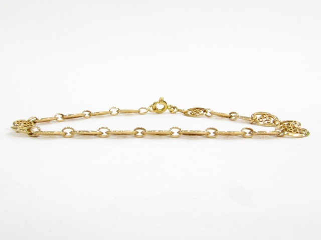 Delightful Vintage French 18 Carat Gold Filigree Bracelet 6.85 Grams. Delightful Vintage French 18 Carat Gold Filigree Bracelet 6.85 Grams.