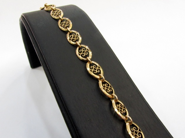 Delightful Vintage French 18 Carat Gold Filigree Bracelet 6.85 Grams. Delightful Vintage French 18 Carat Gold Filigree Bracelet 6.85 Grams.