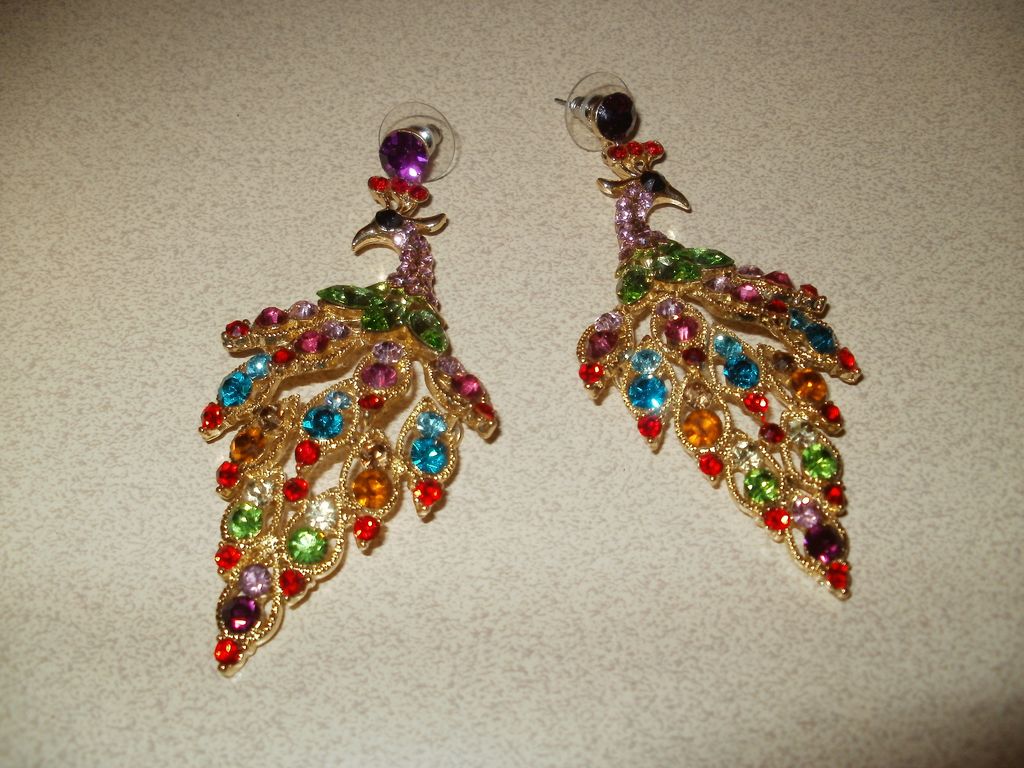 Beautiful Vintage Rhinestones Large Peacock Diva Earrings. Beautiful Vintage Rhinestones Large Peacock Diva Earrings.