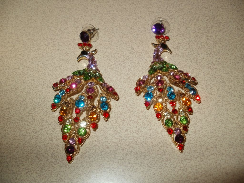 Beautiful Vintage Rhinestones Large Peacock Diva Earrings. Beautiful Vintage Rhinestones Large Peacock Diva Earrings.