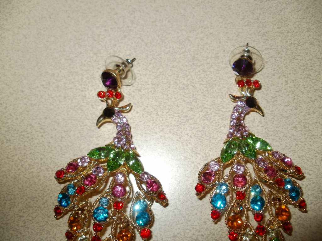 Beautiful Vintage Rhinestones Large Peacock Diva Earrings. Beautiful Vintage Rhinestones Large Peacock Diva Earrings.