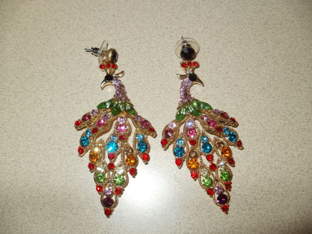 Beautiful Vintage Rhinestones Large Peacock Diva Earrings. Beautiful Vintage Rhinestones Large Peacock Diva Earrings.