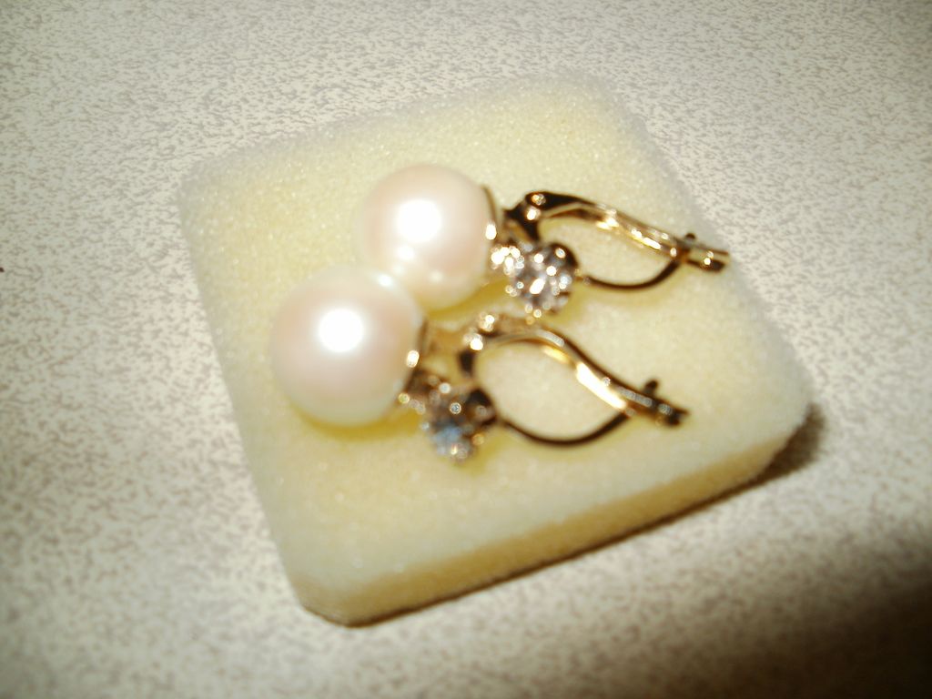 Beautiful Vintage Gold Plated Italian Dormeuse Leverback Pearl Rhinestone Earrings. Beautiful Vintage Gold Plated Italian Dormeuse Leverback Pearl Rhinestone Earrings.