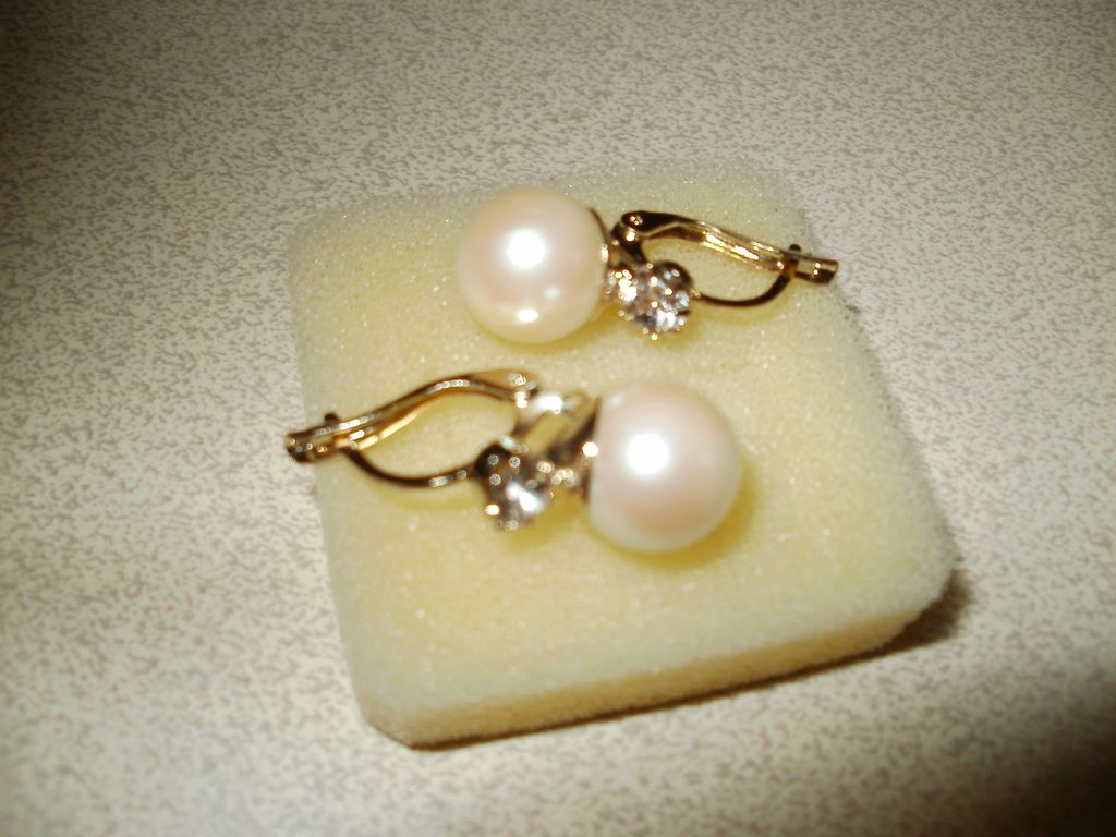 Beautiful Vintage Gold Plated Italian Dormeuse Leverback Pearl Rhinestone Earrings. Beautiful Vintage Gold Plated Italian Dormeuse Leverback Pearl Rhinestone Earrings.