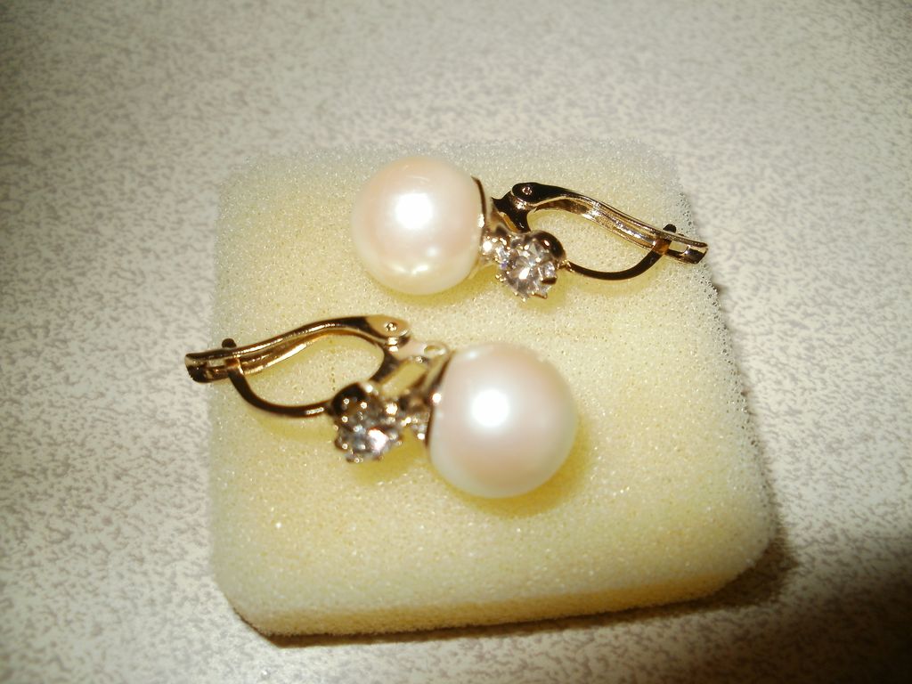 Beautiful Vintage Gold Plated Italian Dormeuse Leverback Pearl Rhinestone Earrings. Beautiful Vintage Gold Plated Italian Dormeuse Leverback Pearl Rhinestone Earrings.