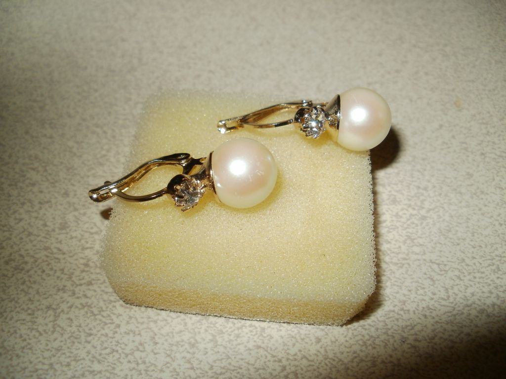 Beautiful Vintage Gold Plated Italian Dormeuse Leverback Pearl Rhinestone Earrings. Beautiful Vintage Gold Plated Italian Dormeuse Leverback Pearl Rhinestone Earrings.