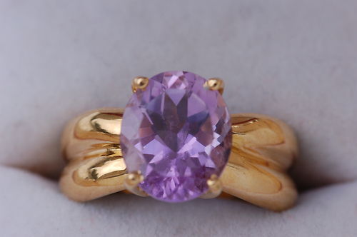 Beautiful Antique French 18 Carat Gold Amethyst Ring. Beautiful Antique French 18 Carat Gold Amethyst Ring.