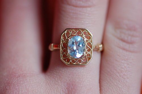 Beautiful Vintage French 18 Carat Gold Blue Topaz Ring. Beautiful Vintage French 18 Carat Gold Blue Topaz Ring.