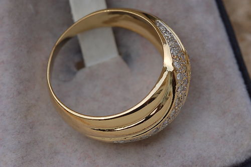 Stunning Antique French 18 Carat Gold Diamond Ring. Stunning Antique French 18 Carat Gold Diamond Ring.