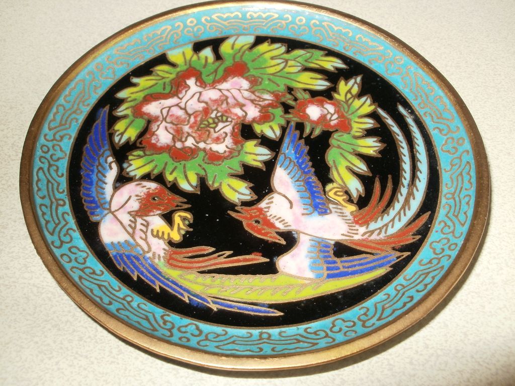 Beautiful Vintage Chinese Cloisonne Miniature Cups And Tray Set. Beautiful Vintage Chinese Cloisonne Miniature Cups And Tray Set.