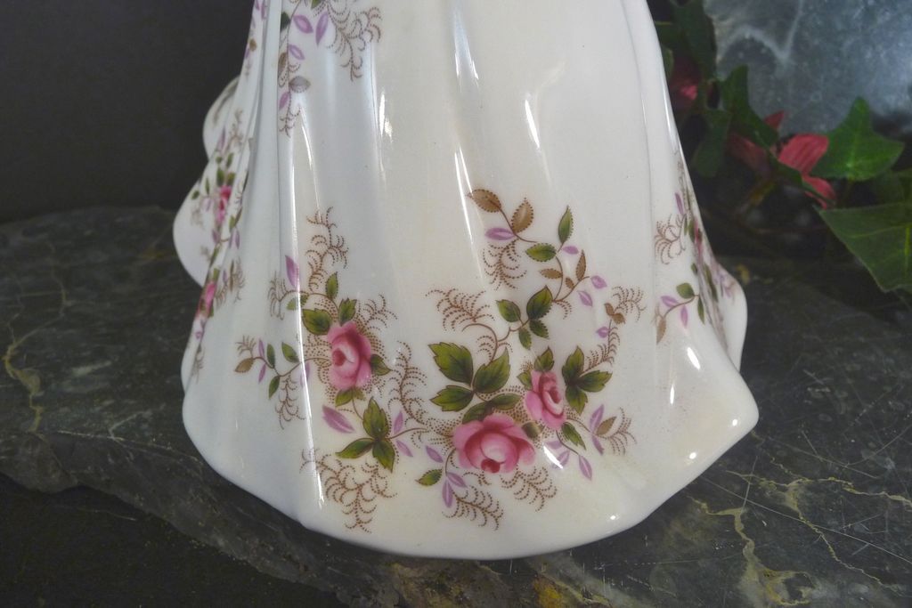 NOW 25% OFF - Royal Doulton Shirley HN 2702 Figurine, 1984, of The Dancing Ladies NOW 25% OFF - Royal Doulton Shirley HN 2702 Figurine, 1984, of The Dancing Ladies