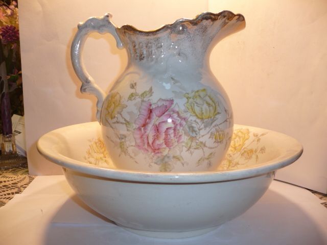Wheeling Pottery Floral Pitcher & Basin Wash Bowl Wheeling Pottery Floral Pitcher & Basin Wash Bowl