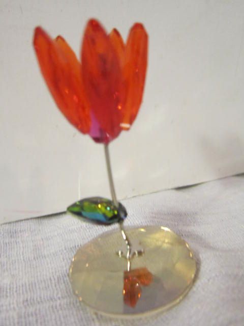 Swarovski Miniature "Kim" Item # 1016548 (single stem red flower) Swarovski Miniature "Kim" Item # 1016548 (single stem red flower)