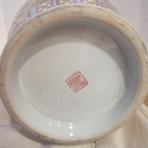 Vintage Porcelain Oriental Vase Multi-flowered with Gold Background Vintage Porcelain Oriental Vase Multi-flowered with Gold Background
