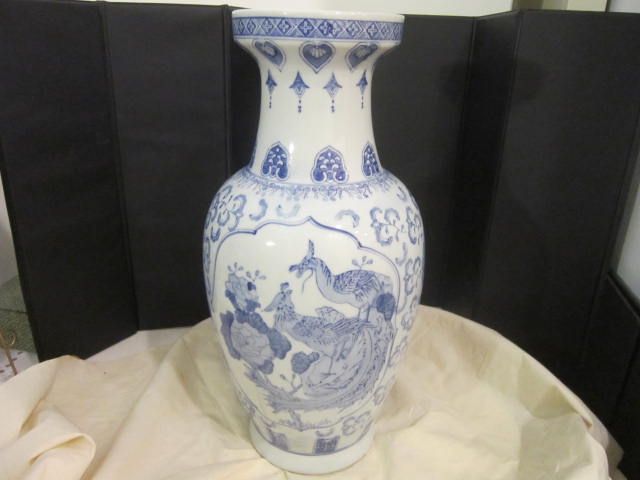 Vintage Oriental Porcelain Blue & White Vase Vintage Oriental Porcelain Blue & White Vase