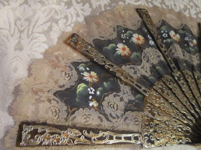 Vintage Spanish lace & fabric hand painted fan with faux tortoise shell Vintage Spanish lace & fabric hand painted fan with faux tortoise shell