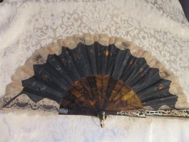 Vintage Spanish lace & fabric hand painted fan with faux tortoise shell Vintage Spanish lace & fabric hand painted fan with faux tortoise shell