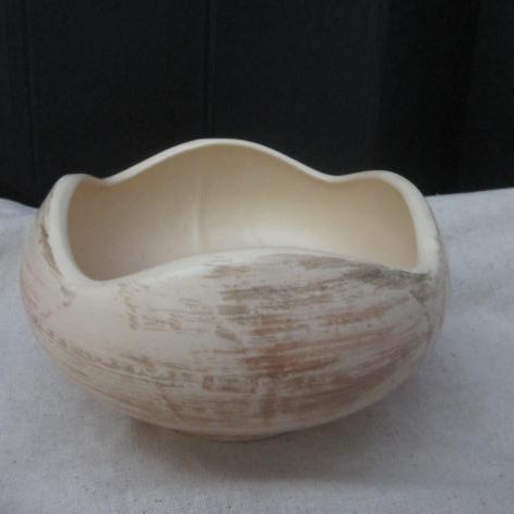 Vintage Hull Pottery Bowl Vintage Hull Pottery Bowl