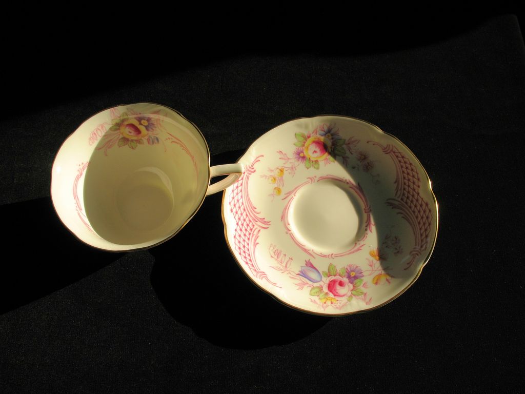 Royal Doulton `Old Chelsea' Rose Flower Cup & Saucer Royal Doulton `Old Chelsea' Rose Flower Cup & Saucer