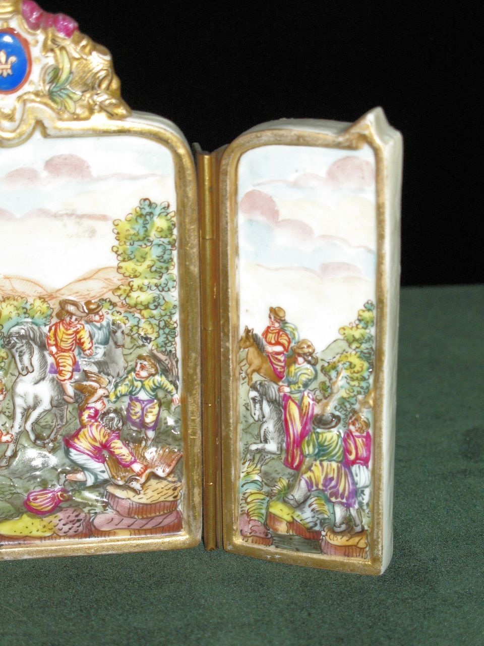 Rare CapodiMonte Miniature Folding Porcelain Screen with Bas-relief Country Scene Rare CapodiMonte Miniature Folding Porcelain Screen with Bas-relief Country Scene