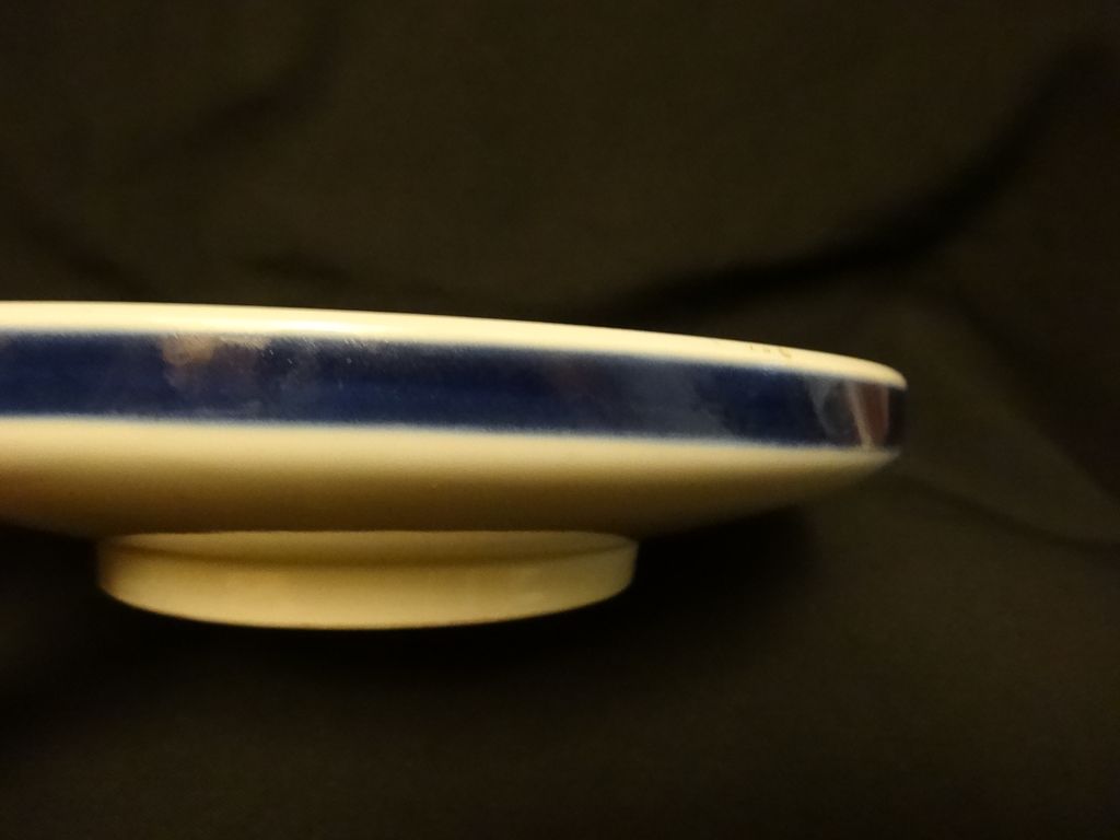 19th / 20th Century Chinese Porcelain Plate With Jumping Fish Motif 19th / 20th Century Chinese Porcelain Plate With Jumping Fish Motif