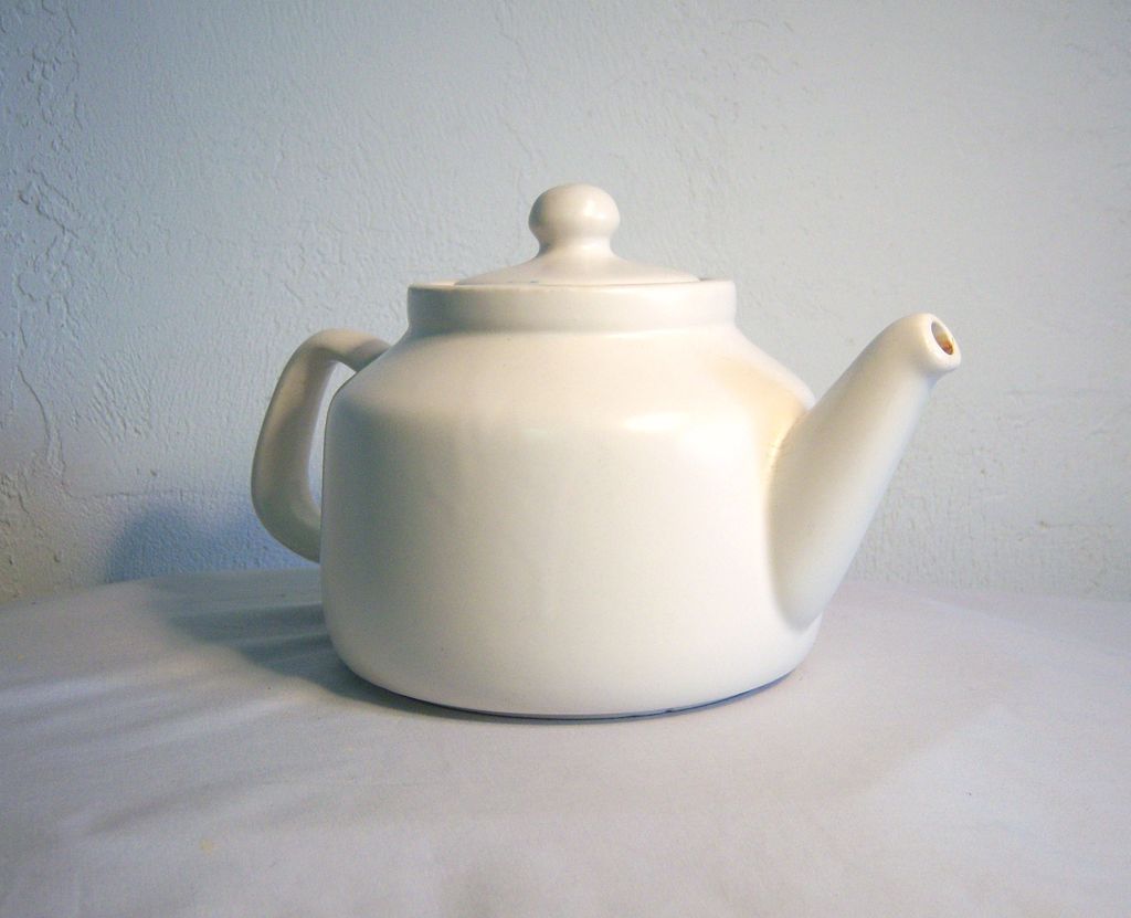 McCoy Teapot with Flat Matte White Finish 1974-1983 McCoy Teapot with Flat Matte White Finish 1974-1983