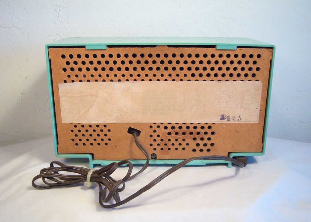 General Electric Table Top AM Radio in Blue/Green Pastel 1950's General Electric Table Top AM Radio in Blue/Green Pastel 1950's