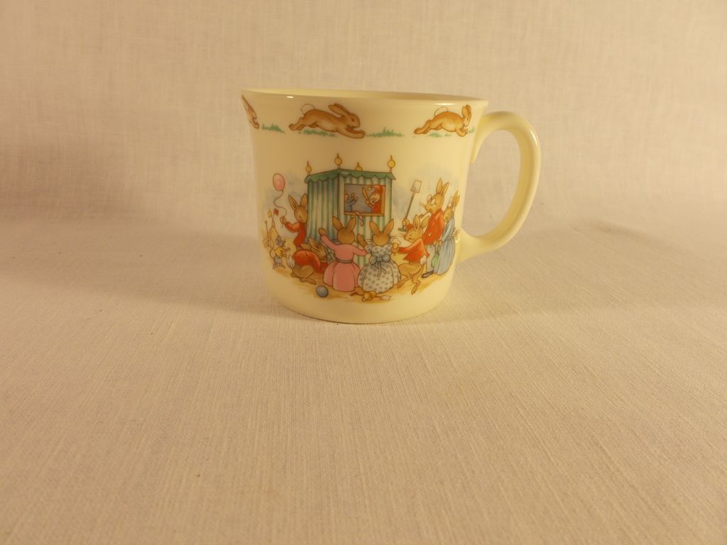 Royal Doulton Bunnykins Mug Puppet Show Royal Doulton Bunnykins Mug Puppet Show