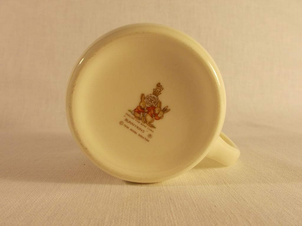 Royal Doulton Bunnykins Mug Puppet Show Royal Doulton Bunnykins Mug Puppet Show