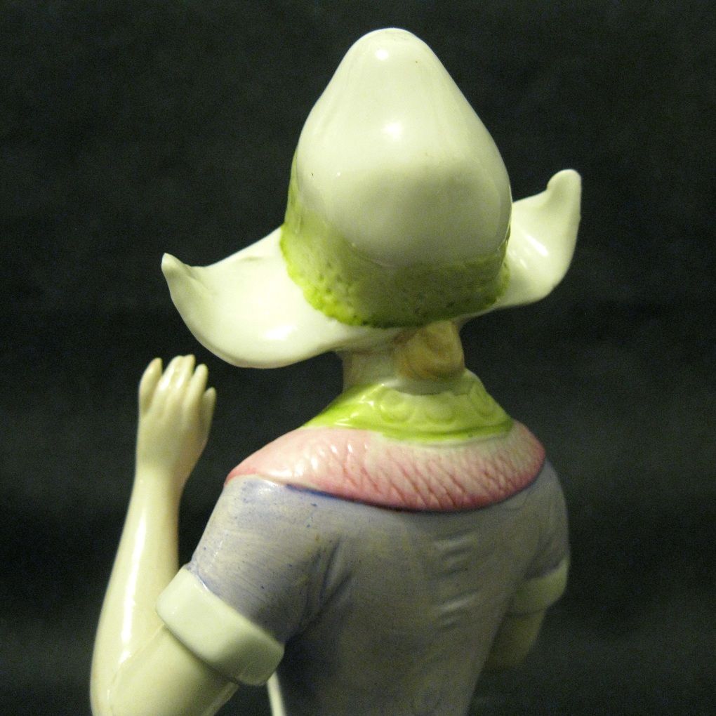 Schneider Porcelain Half-doll, Volendam Bonnet Schneider Porcelain Half-doll, Volendam Bonnet