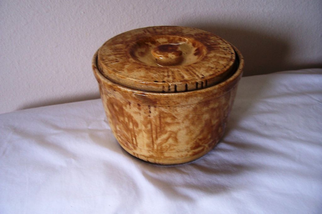 Antique Sponge-Ware Butter Crock Antique Sponge-Ware Butter Crock