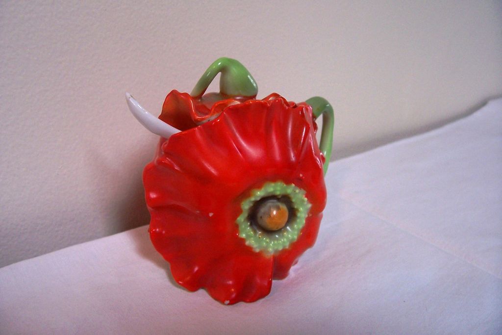 Royal Bayreuth, Poppy Mustard Pot Royal Bayreuth, Poppy Mustard Pot