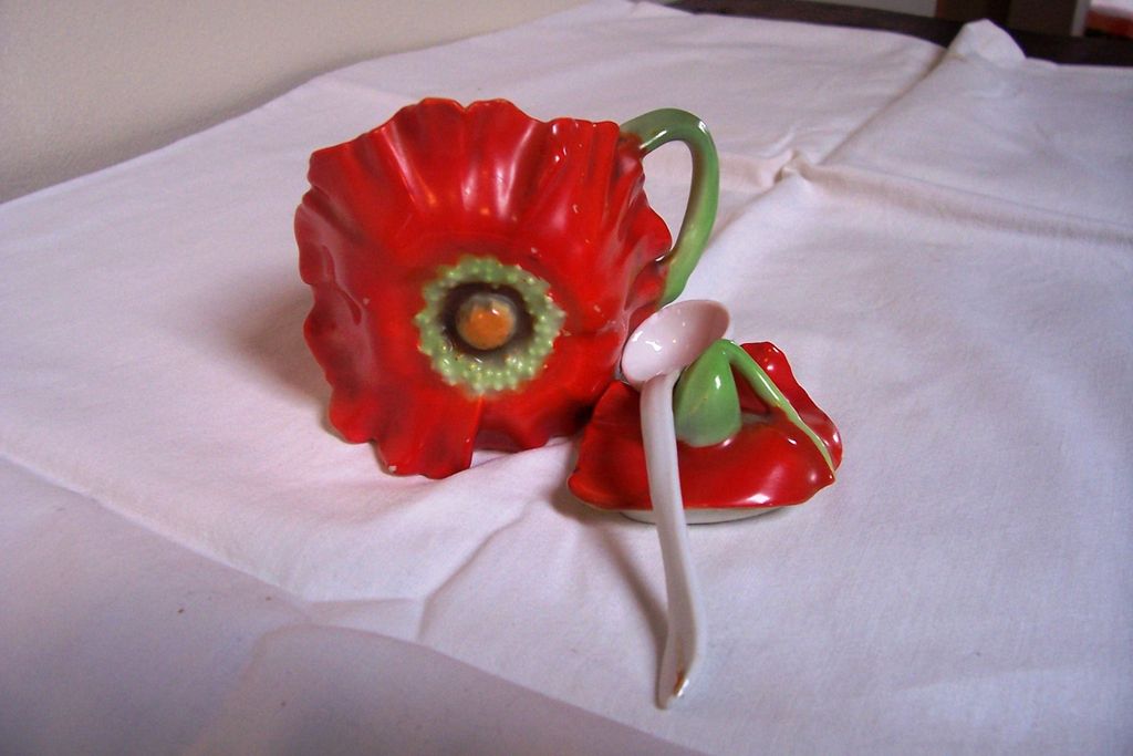 Royal Bayreuth, Poppy Mustard Pot Royal Bayreuth, Poppy Mustard Pot