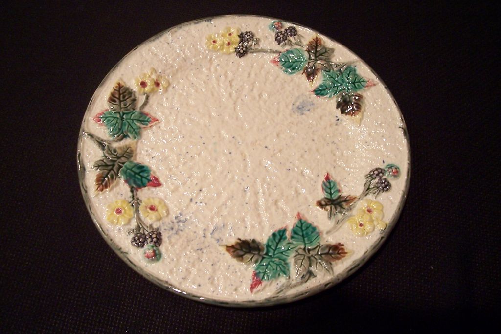 Majolica Plate, Blackberry Pattern by Clifton Majolica Plate, Blackberry Pattern by Clifton