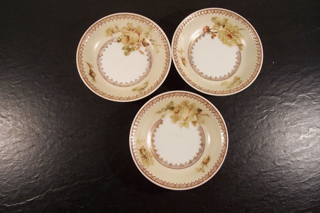 "Old Ivory" Berry Bowls "Old Ivory" Berry Bowls