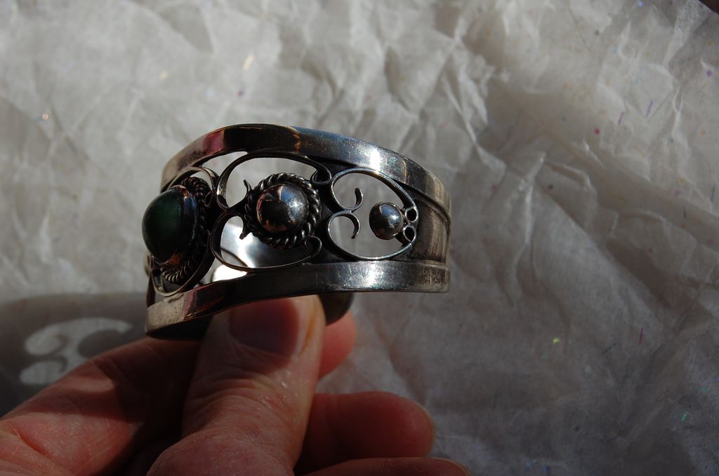 Vintage Mexican Silver Cuff Bracelet with stone Vintage Mexican Silver Cuff Bracelet with stone
