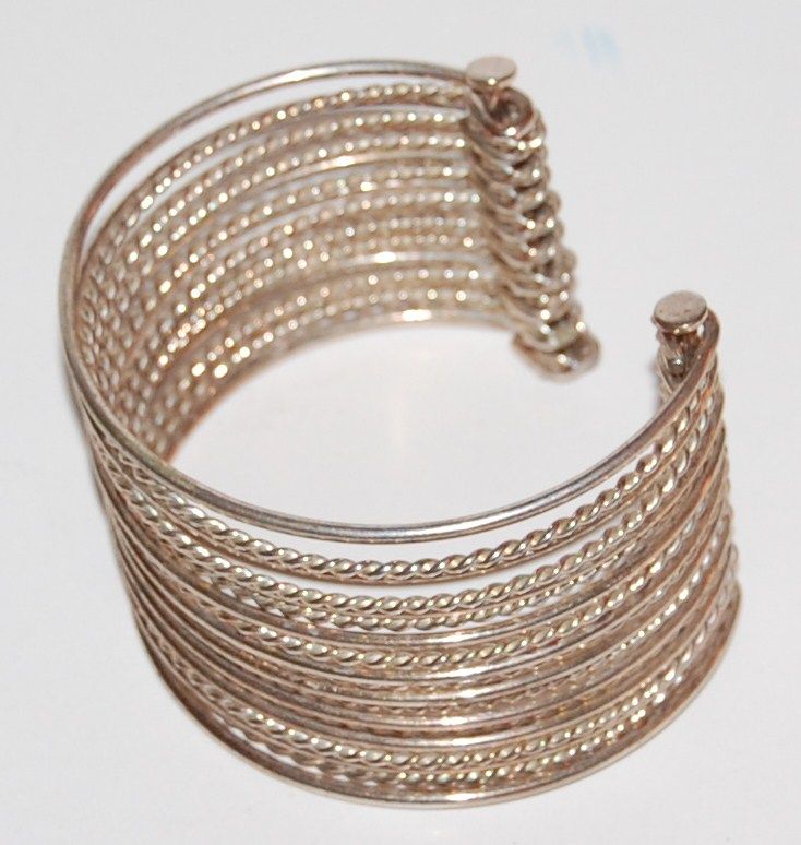1970/80s Tribal-Inspired Silverplated Bangle Bracelet 1970/80s Tribal-Inspired Silverplated Bangle Bracelet