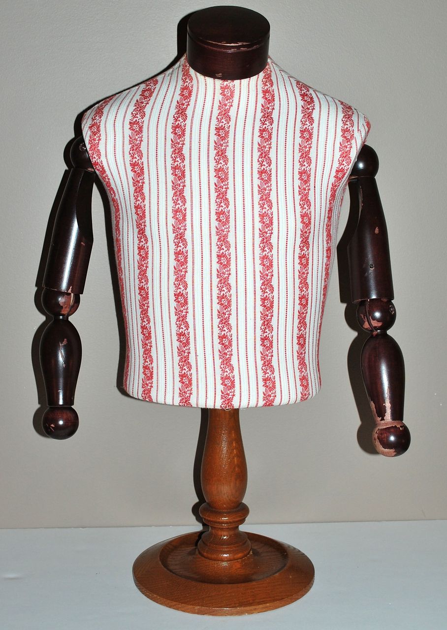 Sylvestri Articulated Wood Countertop Mannequin Sylvestri Articulated Wood Countertop Mannequin