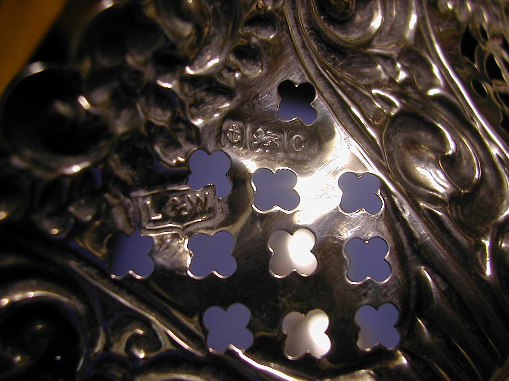 Set of 3 ENGLISH 1902 silver chased dishes Set of 3 ENGLISH 1902 silver chased dishes