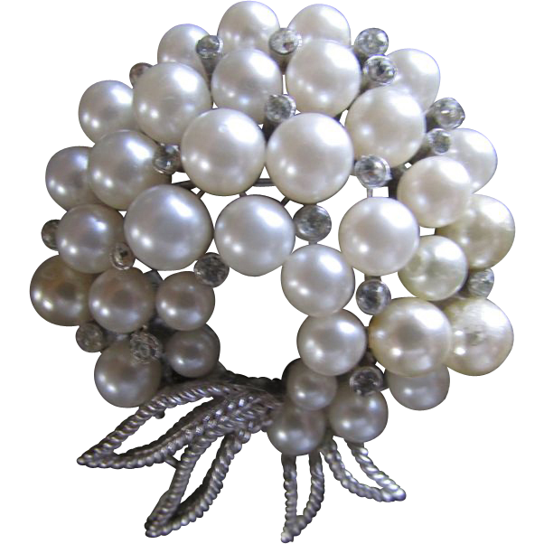 TRIFARI ~ Vintage Pearl (Faux) & Crystal Brooch ~ Elegant Wreath With A Tiny Bow TRIFARI ~ Vintage Pearl (Faux) & Crystal Brooch ~ Elegant Wreath With A Tiny Bow