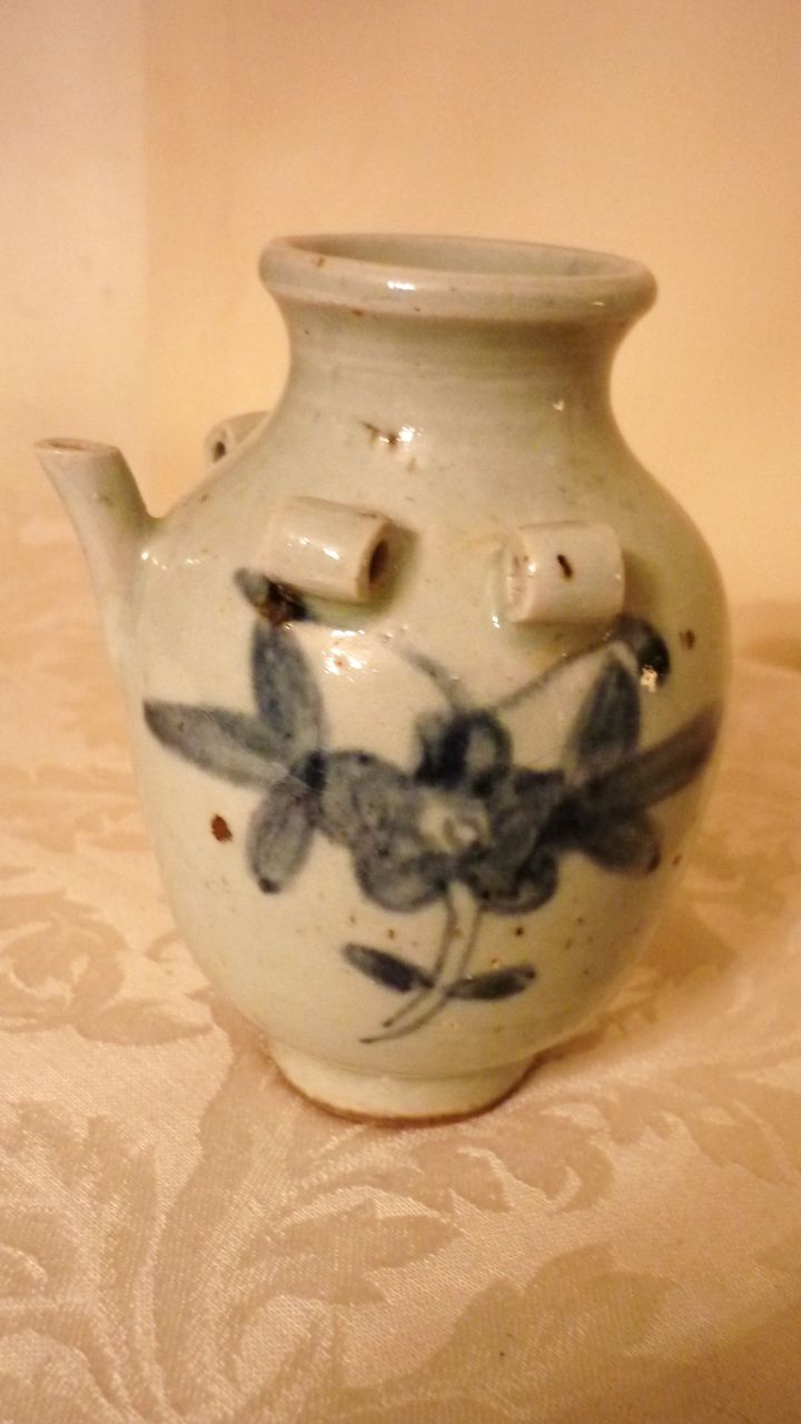 Chinese Water Dropper, Blue & White, Early Qing Dynasty Chinese Water Dropper, Blue & White, Early Qing Dynasty