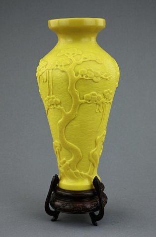 Superb Chinese Imperial Yellow Peking Glass Vase, Qianlong Era 乾隆年间北京玻璃 Superb Chinese Imperial Yellow Peking Glass Vase, Qianlong Era 乾隆年间北京玻璃