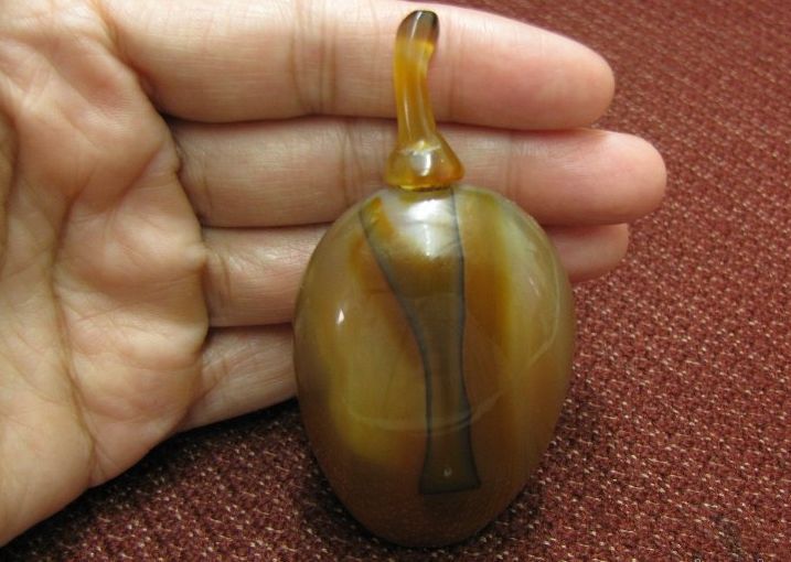 Chinese Agate Plum Snuff Bottle, Qing Dynasty Chinese Agate Plum Snuff Bottle, Qing Dynasty